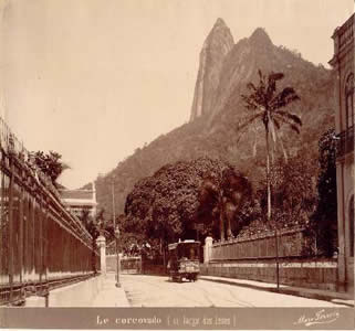 Morro do Corcovado, no Rio de Janeiro, fotografado por Marc Ferrez (1843-1923)