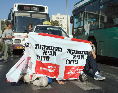 Protesto de israelenses contra a retirada dos colonos da Faixa de Gaza