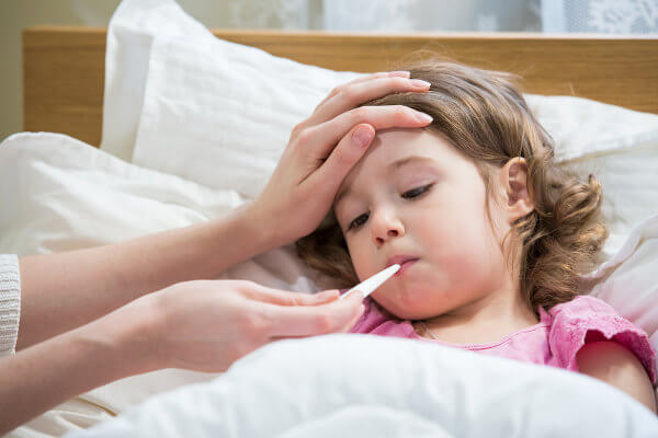 A pessoa com febre pode sentir-se indisposta e apresentar falta de apetite.