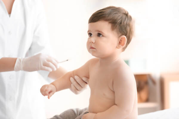 As vacinas das crianças devem obedecer rigorosamente o calendário de vacinação.