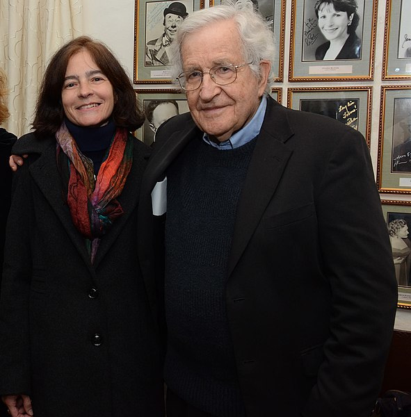 Chomsky e sua esposa, em 2014.[3]