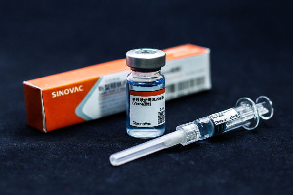 Vacinação da Covid-19 no Brasil / Crédito imagem: Jorge Hely Veiga / Shutterstock