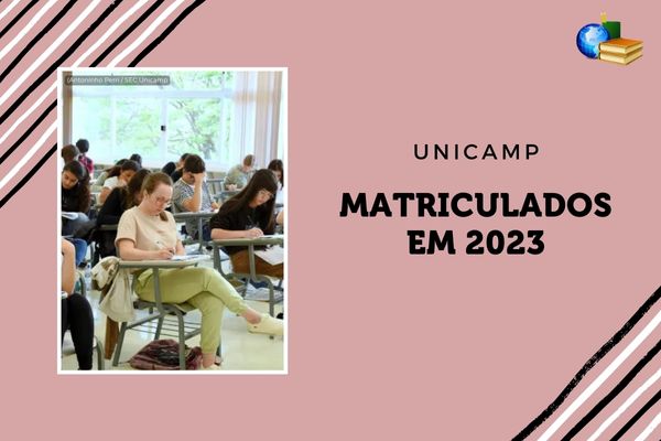 Fundo rosa claro. Foto de estudantes em sala de aula. Texto Unicamp Matriculados em 2023