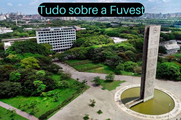 Campus da USP com fundo vesrde. Texto na imagem: Fuvest Vestibular 2025.